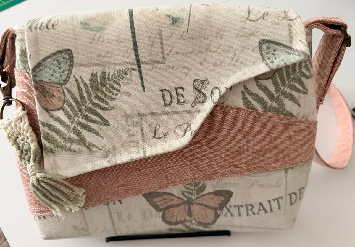 Butterfly 🦋 and Floral Print Handbag 👜